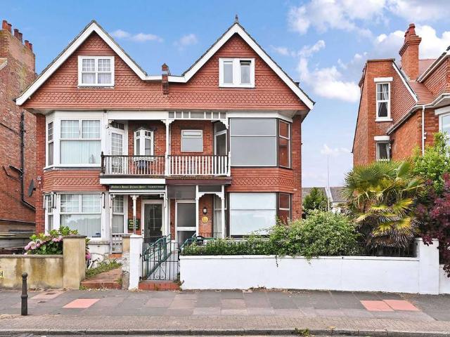 Flat for sale in Roselands, Eastbourne