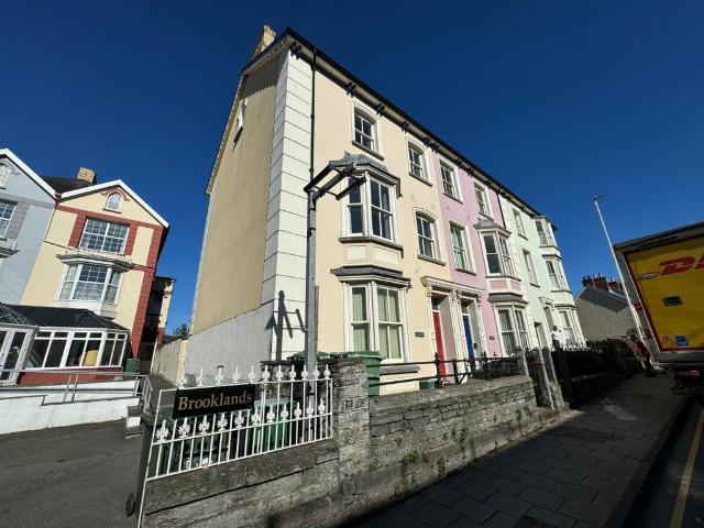 Flat for sale in Cardigan, Wales