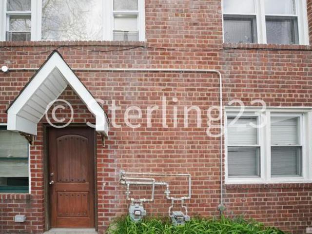 House for sale in The Bronx, Arverne