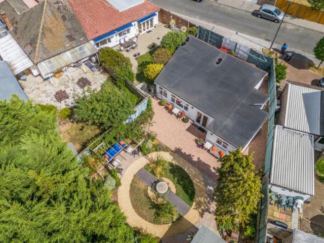 Bungalow for sale in London Borough of Croydon, Shirley