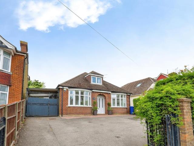 Bungalow for sale in Grove Park, Oad Street