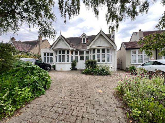 Bungalow for sale in London Borough of Redbridge, Greater London