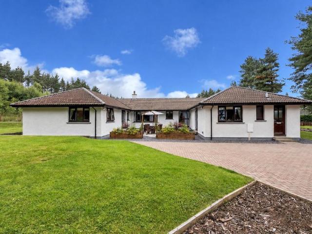 Bungalow for sale in Tomatin, Scotland