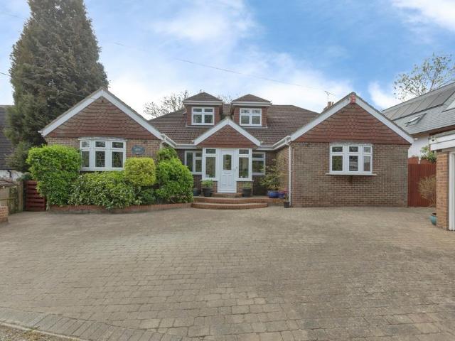 Bungalow for sale in The Butts, Kent