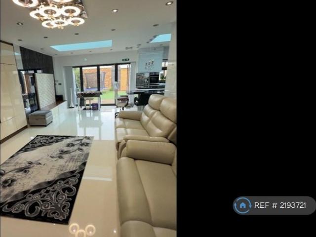Bungalow for rent in Greater London