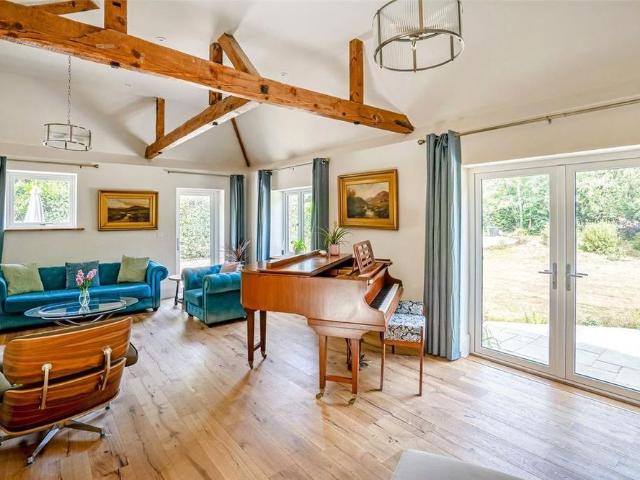 House for rent in Pachesham Park, Surrey
