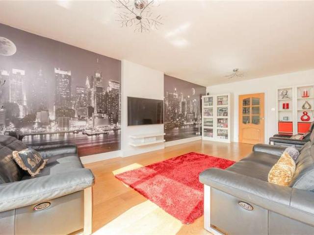 Cottage for sale in Grove Park, Oad Street