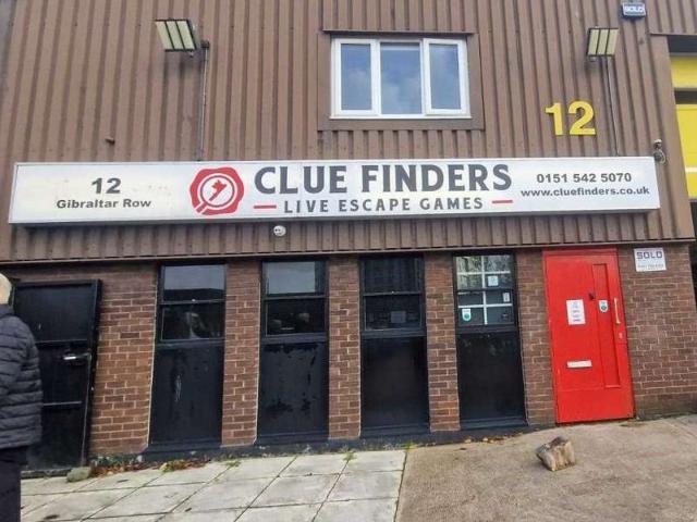 Commercial for rent in Calderstones