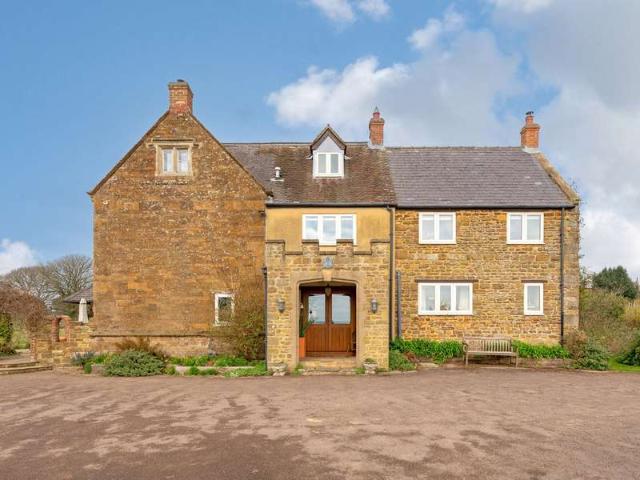 House for sale in Middleton Cheney, Northamptonshire