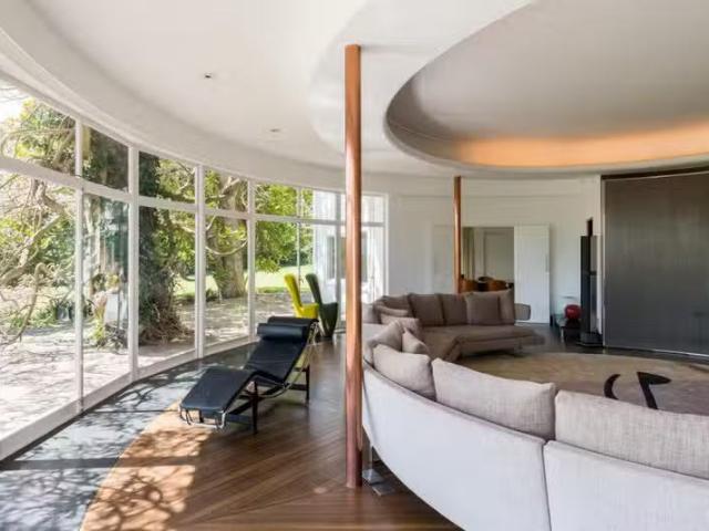 House for rent in Row Town, Surrey