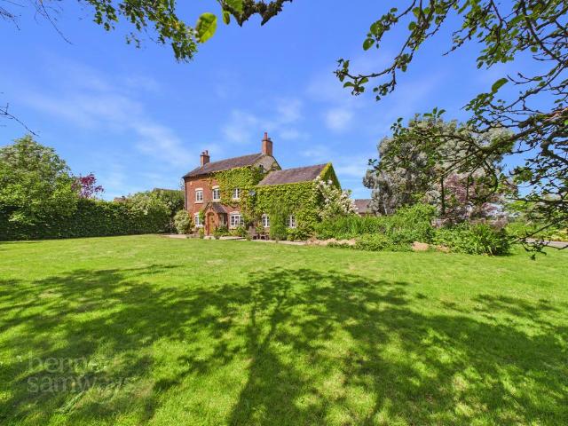 House for sale in Froggatt, East Midlands
