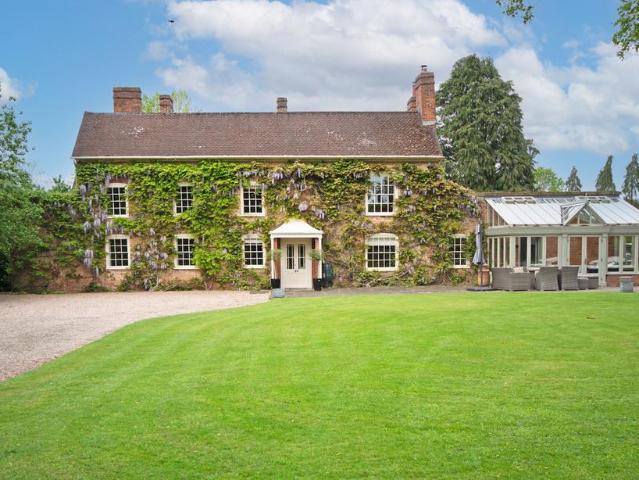House for sale in Bromsgrove, Worcestershire