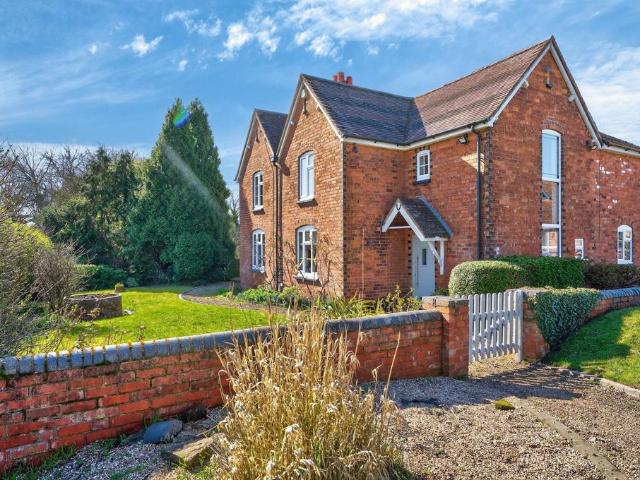 House for sale in Crookhill, Worcestershire