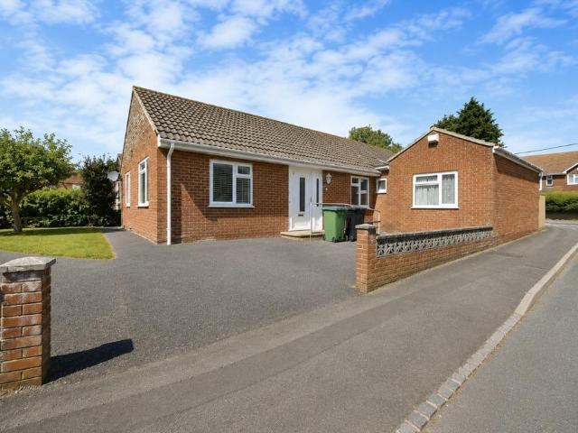 Bungalow for sale in Peacehaven, Iford