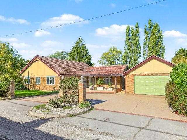 Bungalow for sale in Hullbridge, Rochford