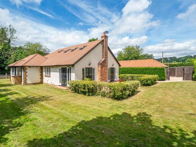 Bungalow for sale in The Butts, Kent