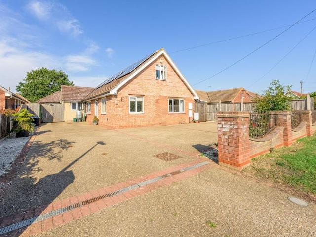 Bungalow for sale in Fordham Heath, Essex
