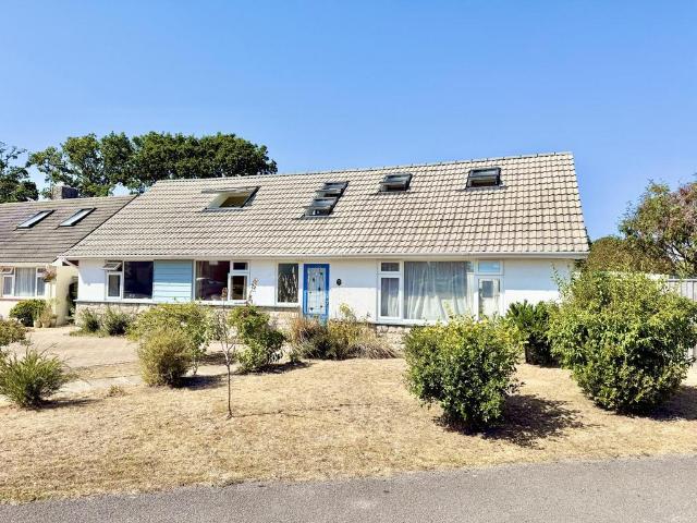 Bungalow for sale in Highcliffe