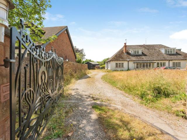 Bungalow for sale in Little Neston, West Vale
