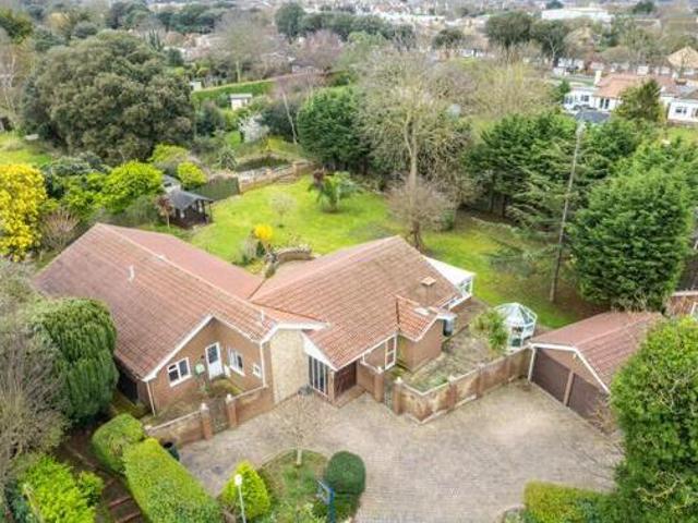 House for sale in Millmead, Acol