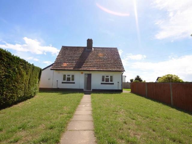 House for rent in Chattern Hill, Lower Halliford