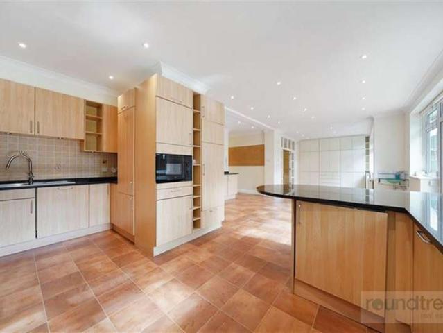 Farm for sale in Hendon Central, The Hyde