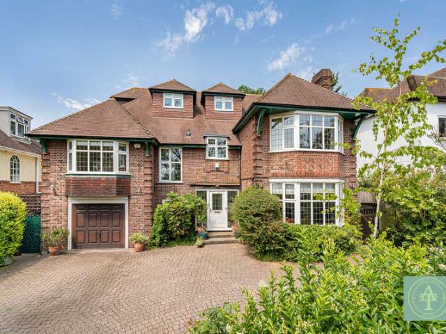 Farm for sale in Southgate, Bowes Park