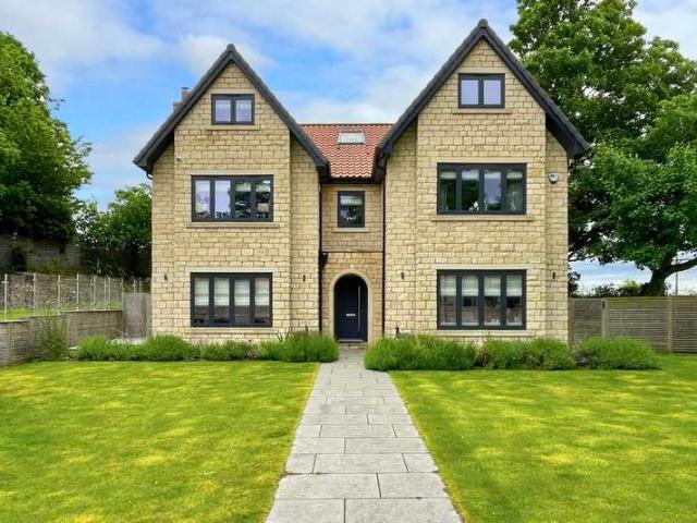 Farm for sale in Burghwallis, South Yorkshire