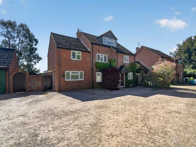 Farm for sale in Page Hill, Buckingham