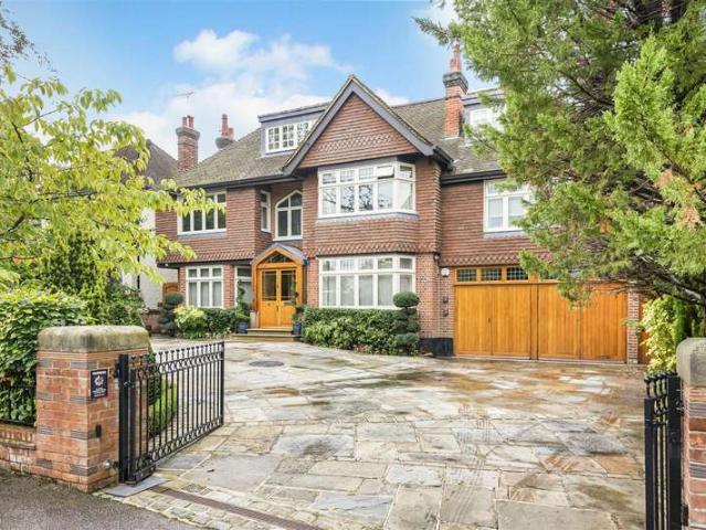 Farm for sale in London Borough of Barnet, Greater London