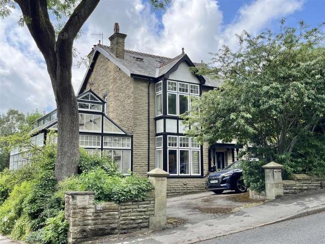 Farm for sale in Little Padfield, Charlesworth