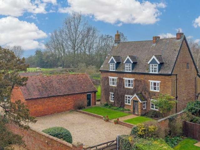 Farm for sale in Yelvertoft