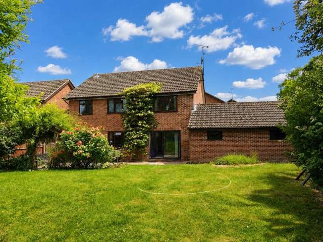 Farm for sale in Emmbrook, Wokingham