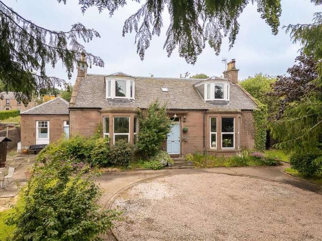 Farm for sale in Lochee, Scotland