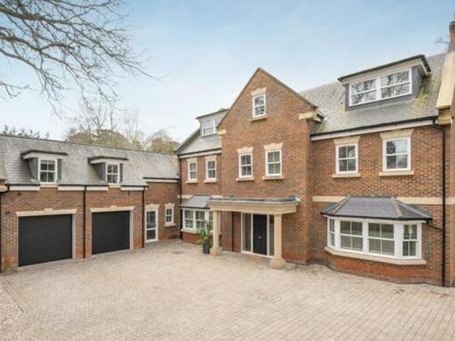 House for sale in Ascot