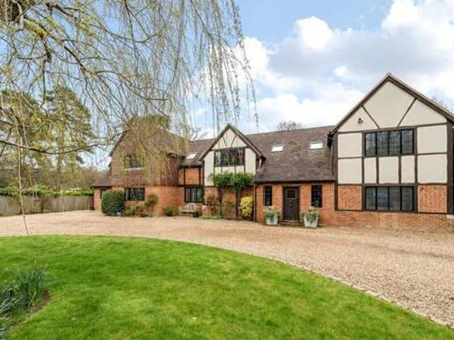 House for sale in Ascot