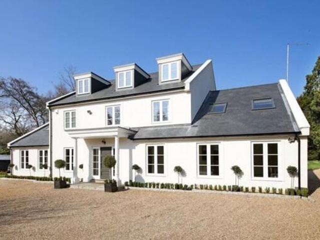 House for sale in Ascot