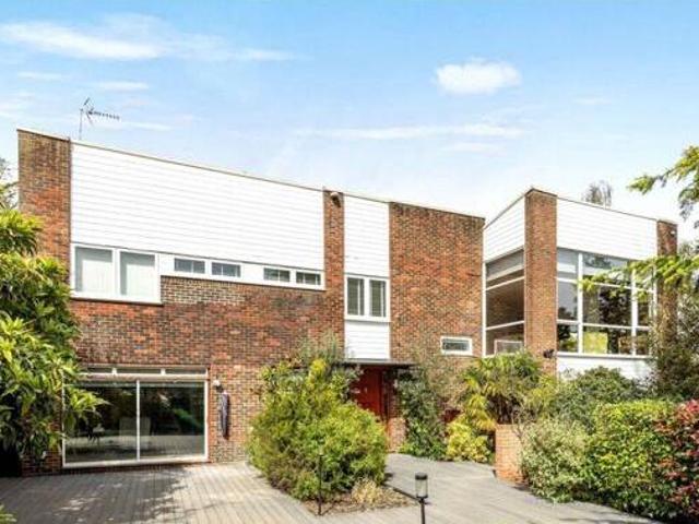 House for sale in Kingston Upon Thames, Greater London