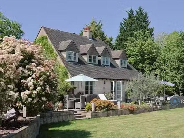 House for rent in Pachesham Park, Surrey