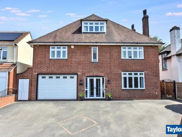 House for sale in Kingswinford, West Midlands