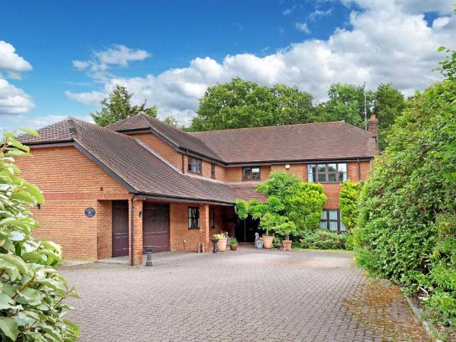 House for sale in Farnham Common, Buckinghamshire