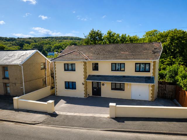 House for sale in Pontardawe, Rhyd-y-fro