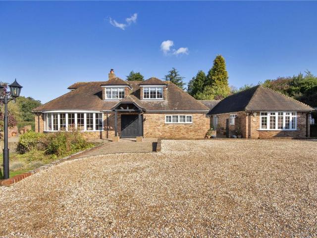 House for sale in The Butts, Kent
