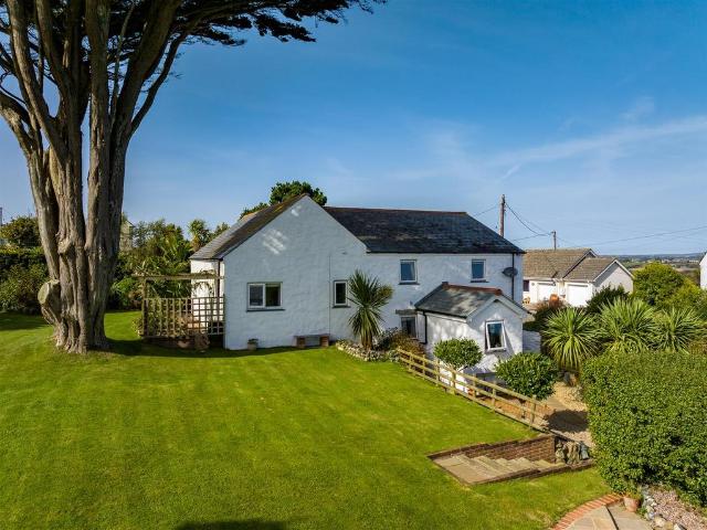 House for sale in Mullion, Cornwall