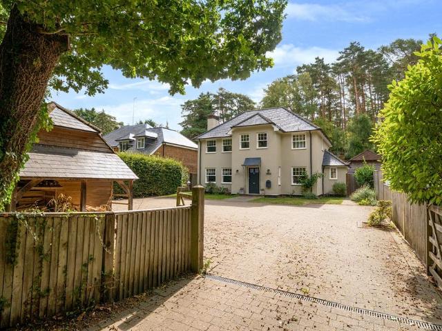 House for sale in Farnham, Waverley