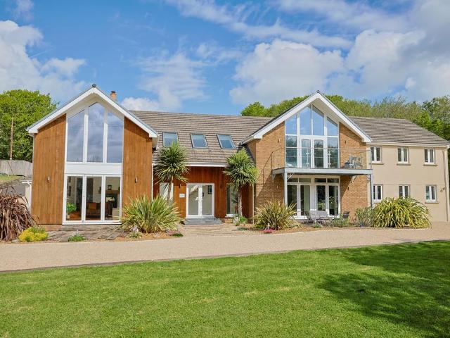 House for sale in Llanfihangel Aberbythych, Gorslas