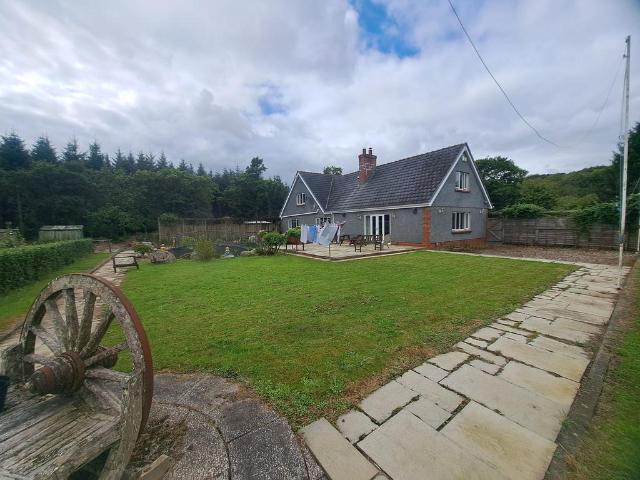 House for sale in Llannon, Cwmgwili