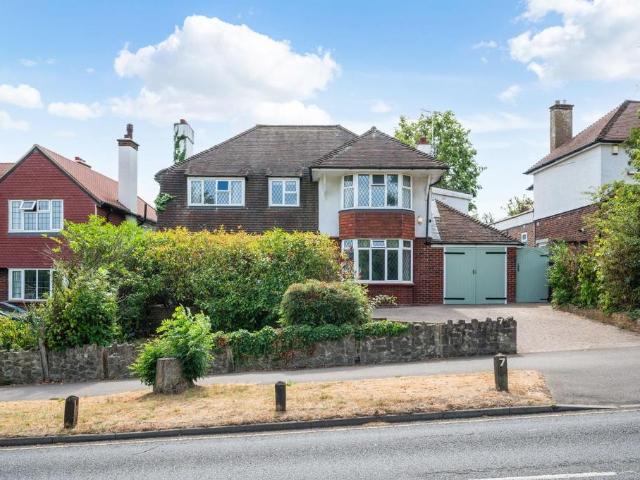 House for sale in Woodcote, Epsom