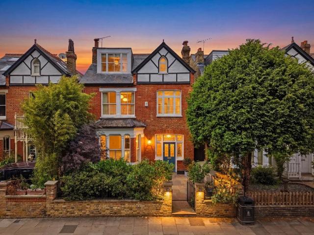 House for sale in St Margarets, Greater London