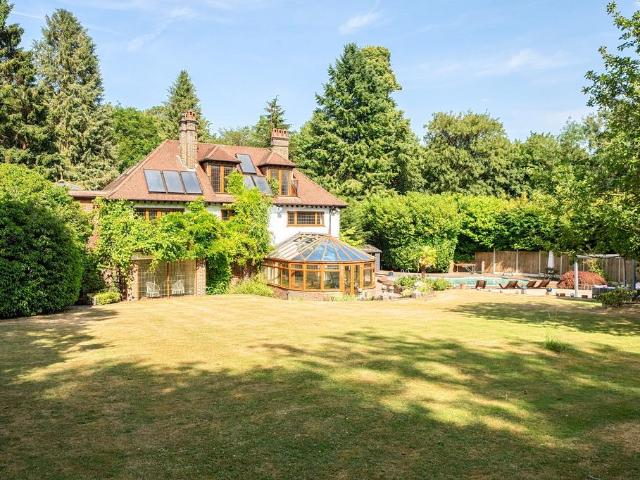 House for sale in Hillview, Surrey
